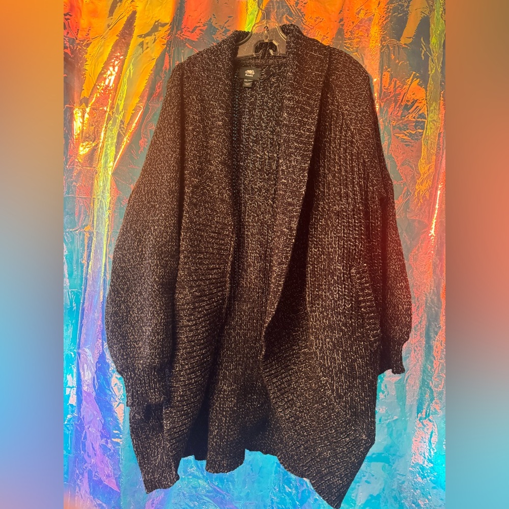 Roots 2XL Black and White Knit Sweater